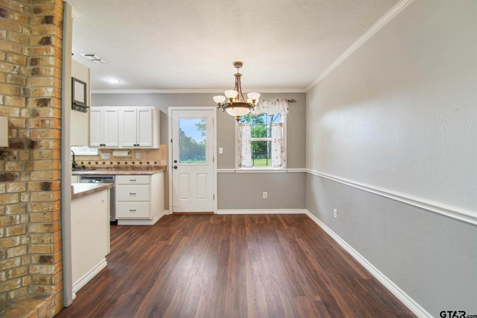 202 Robinwood Dr, Whitehouse, TX 75791