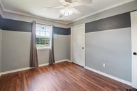 202 Robinwood Dr, Whitehouse, TX 75791