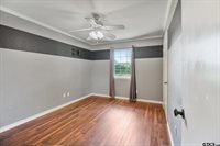 202 Robinwood Dr, Whitehouse, TX 75791