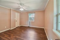 202 Robinwood Dr, Whitehouse, TX 75791