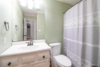 202 Robinwood Dr, Whitehouse, TX 75791