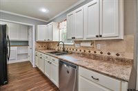 202 Robinwood Dr, Whitehouse, TX 75791