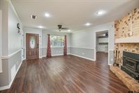 202 Robinwood Dr, Whitehouse, TX 75791