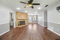 202 Robinwood Dr, Whitehouse, TX 75791