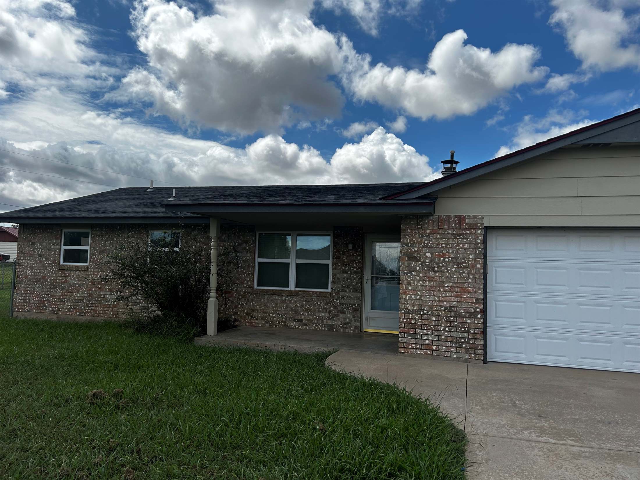 302 Osage, Geronimo, OK 73543