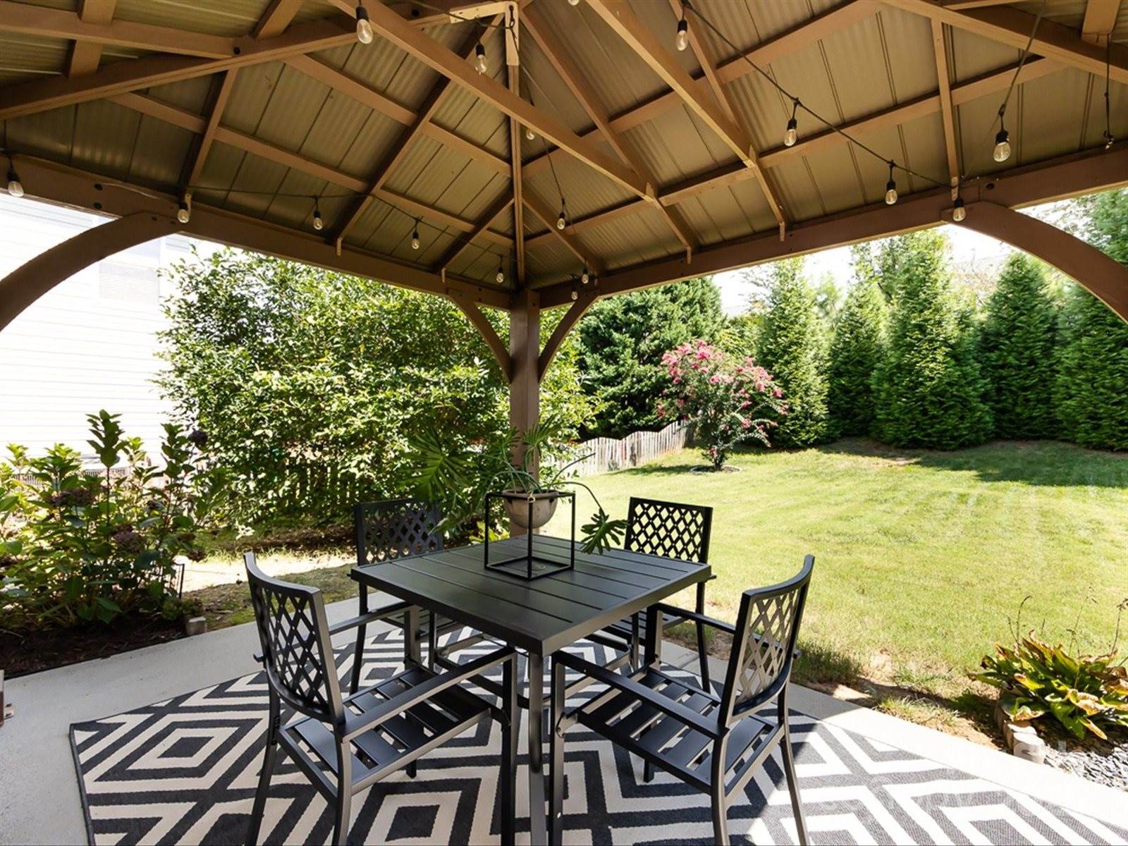 9033 Seamill Road, Charlotte, NC 28278