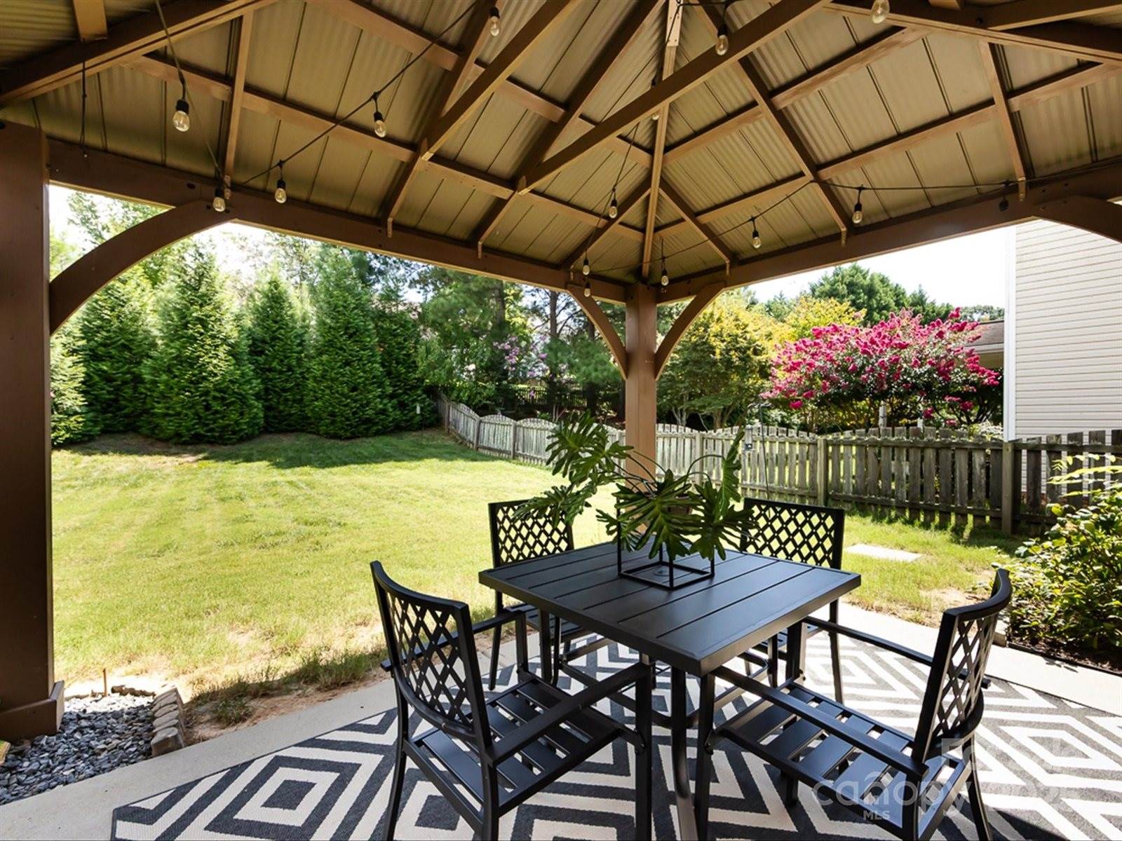 9033 Seamill Road, Charlotte, NC 28278