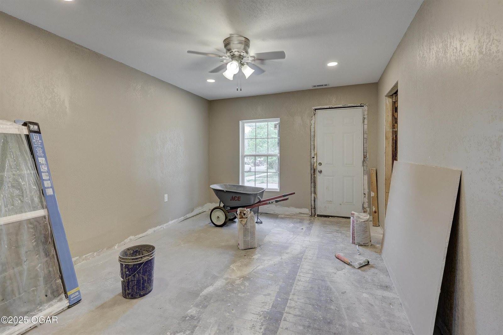 2201 South Porter Avenue, Joplin, MO 64804