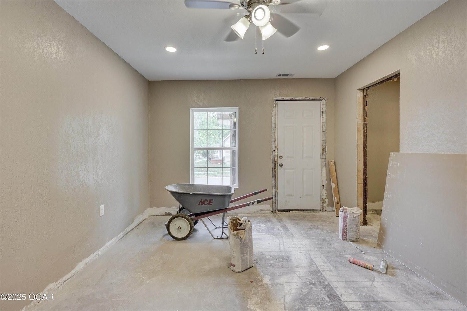 2201 South Porter Avenue, Joplin, MO 64804