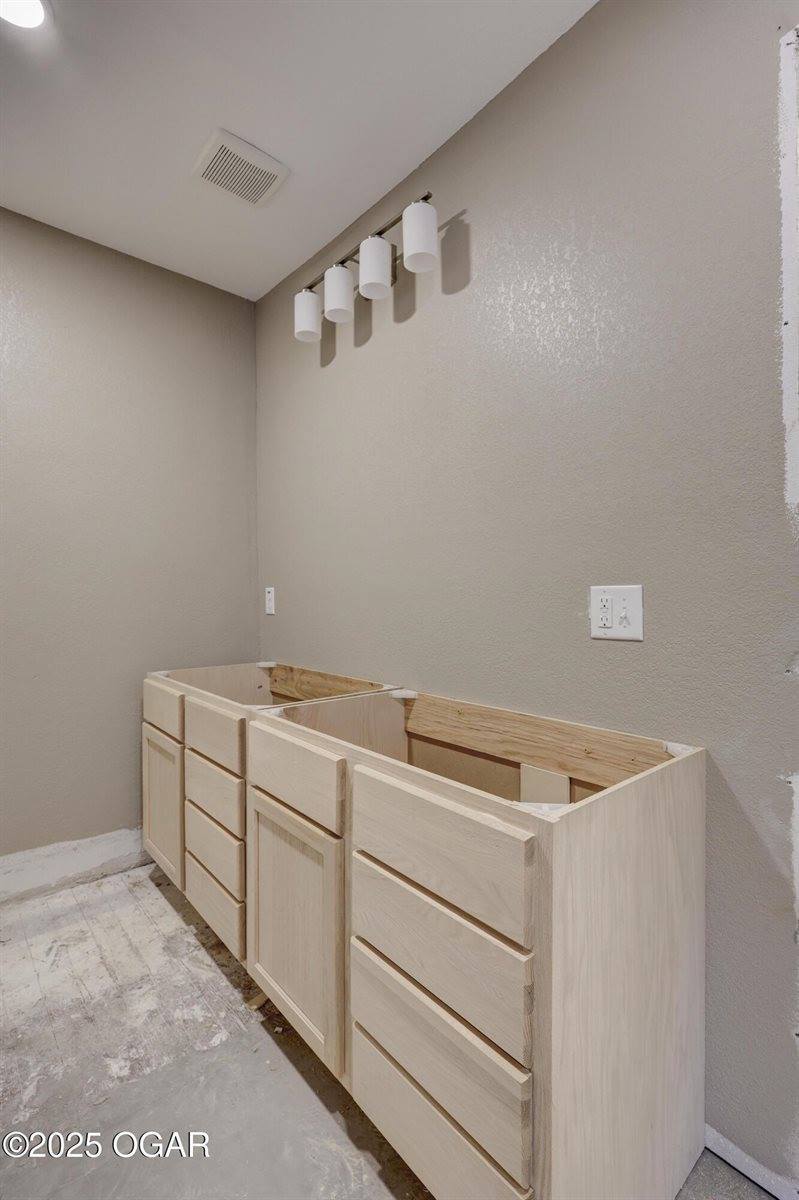 2201 South Porter Avenue, Joplin, MO 64804