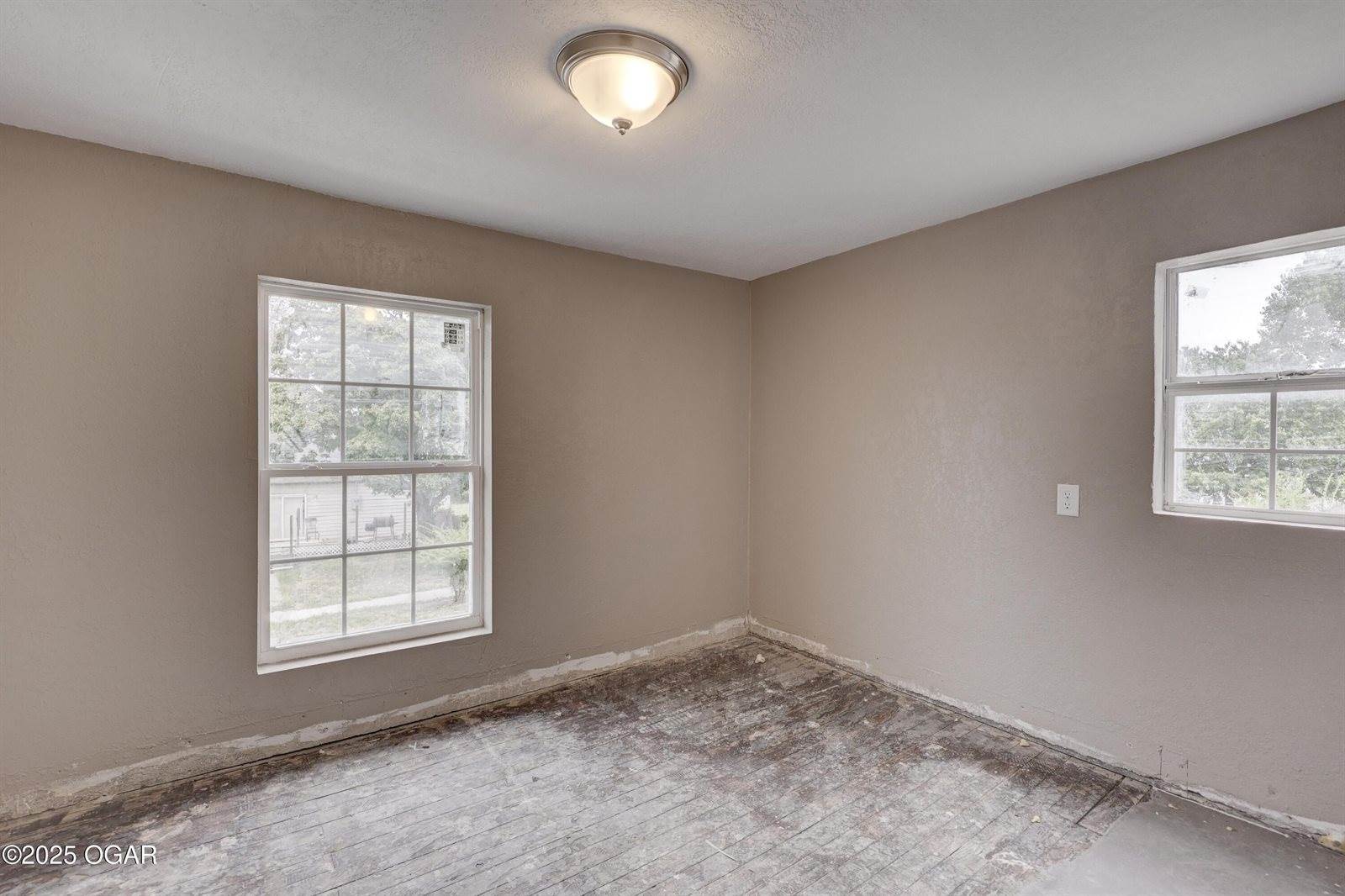 2201 South Porter Avenue, Joplin, MO 64804