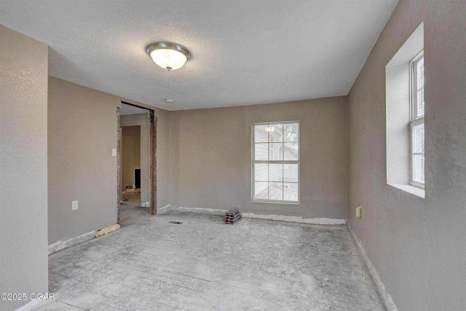 2201 South Porter Avenue, Joplin, MO 64804