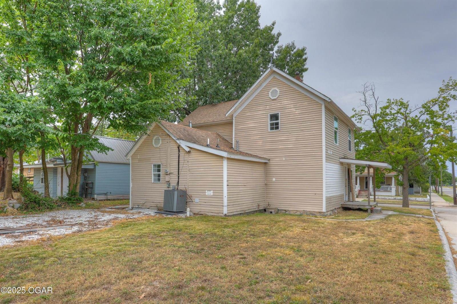 2201 South Porter Avenue, Joplin, MO 64804