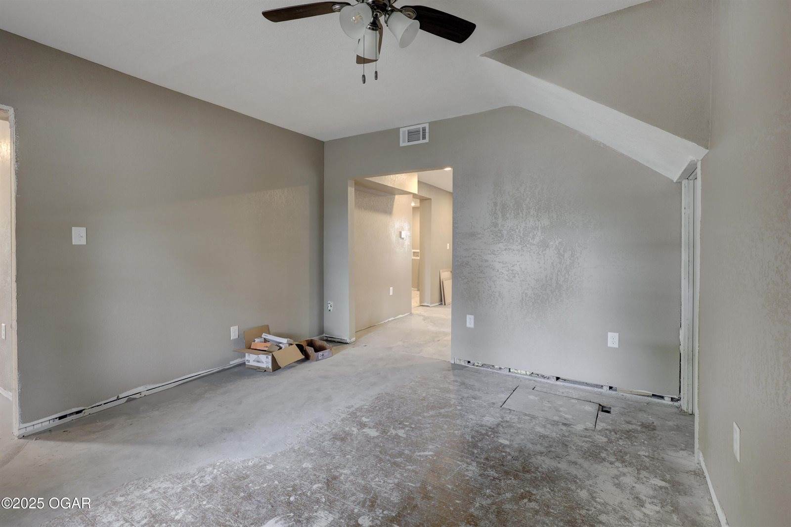 2201 South Porter Avenue, Joplin, MO 64804