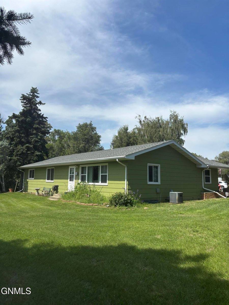 2815 9th Avenue East, Williston, ND 58801