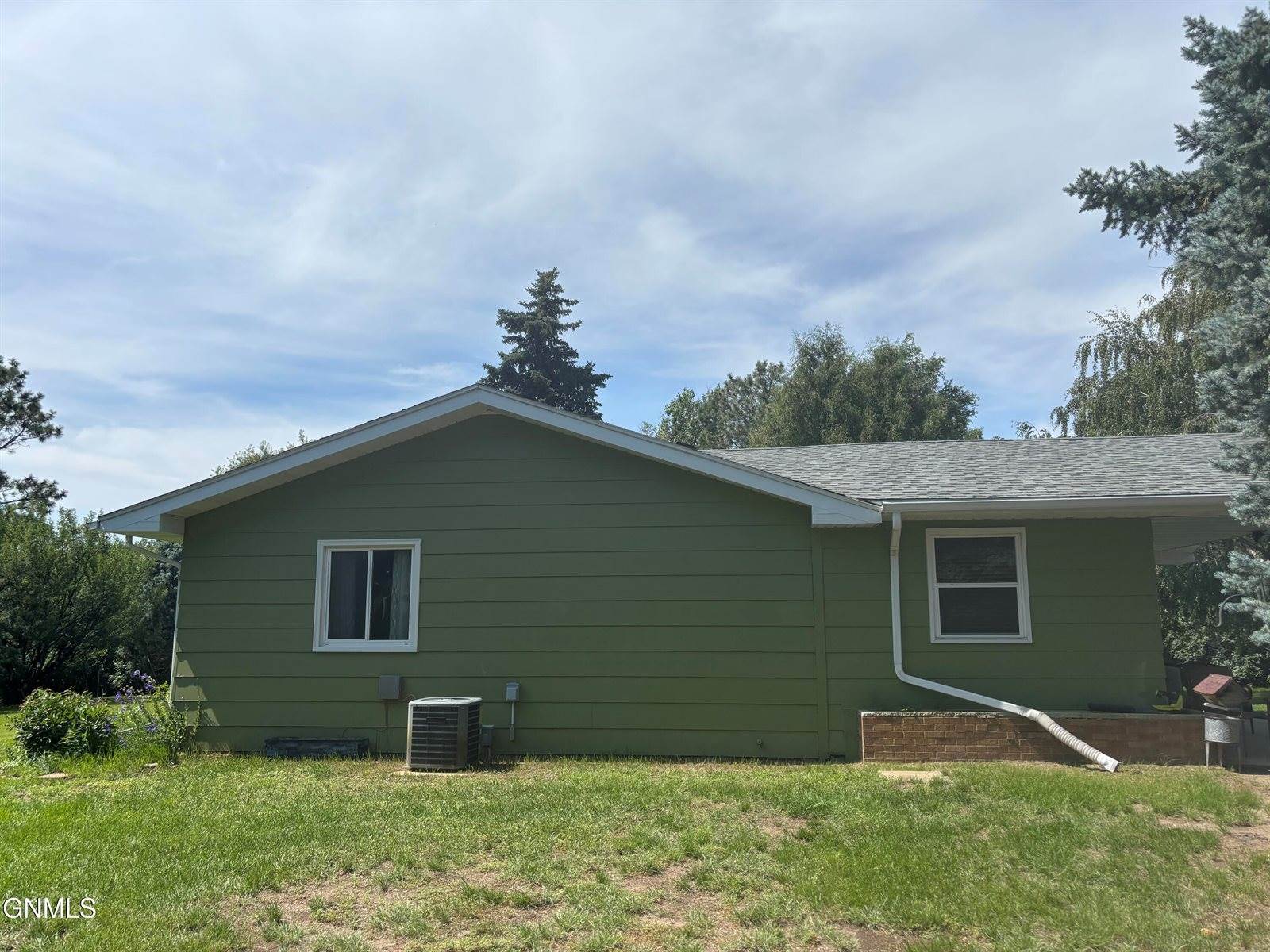 2815 9th Avenue East, Williston, ND 58801