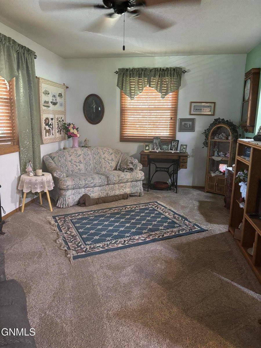 2815 9th Avenue East, Williston, ND 58801