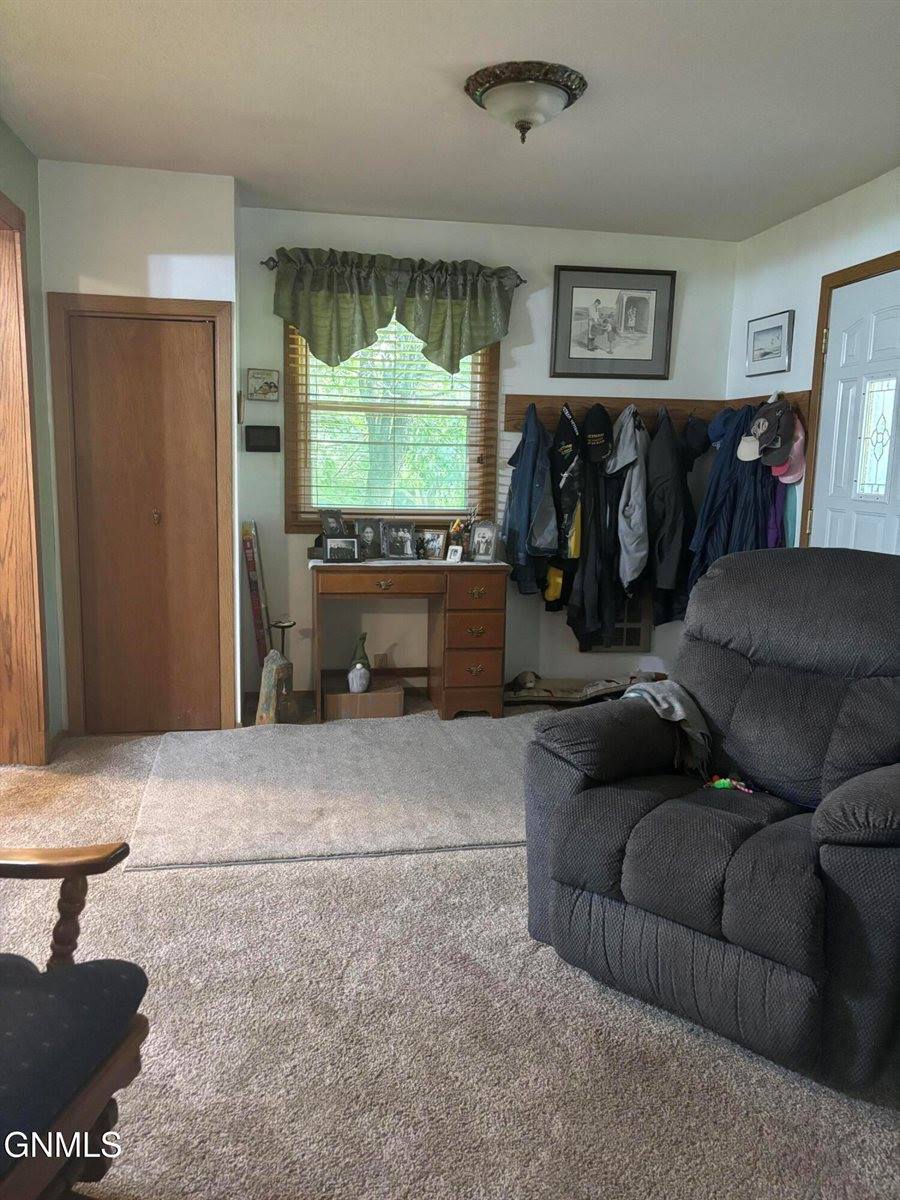 2815 9th Avenue East, Williston, ND 58801