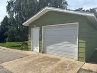 2815 9th Avenue East, Williston, ND 58801