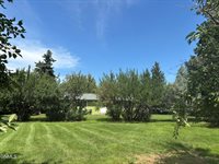 2815 9th Avenue East, Williston, ND 58801