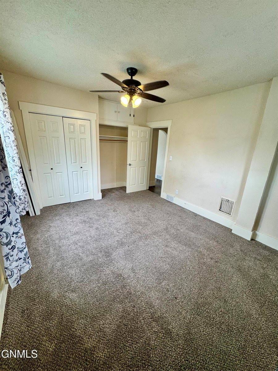 517 4th Avenue East, Williston, ND 58801