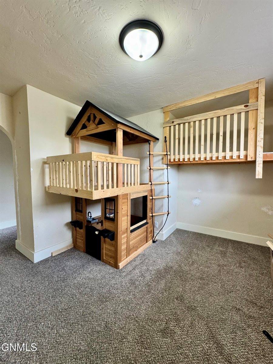 517 4th Avenue East, Williston, ND 58801