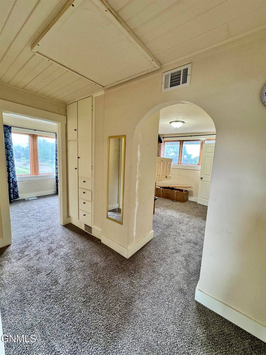 517 4th Avenue East, Williston, ND 58801