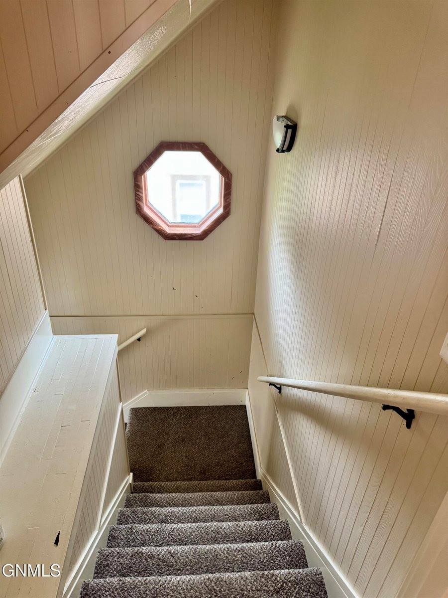 517 4th Avenue East, Williston, ND 58801