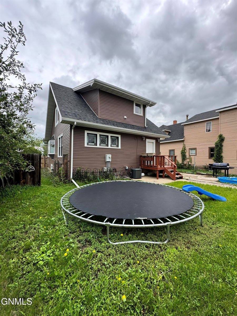 517 4th Avenue East, Williston, ND 58801