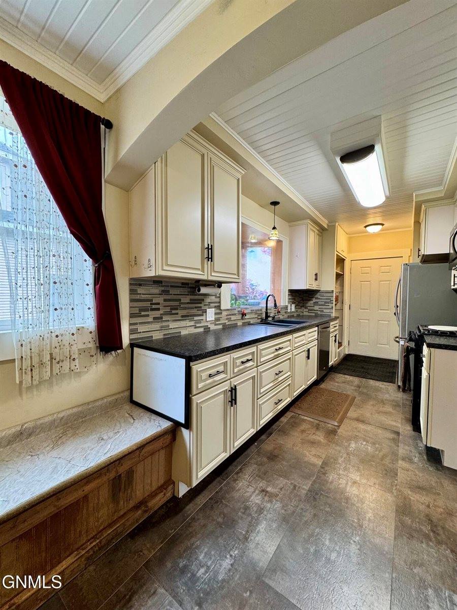 517 4th Avenue East, Williston, ND 58801