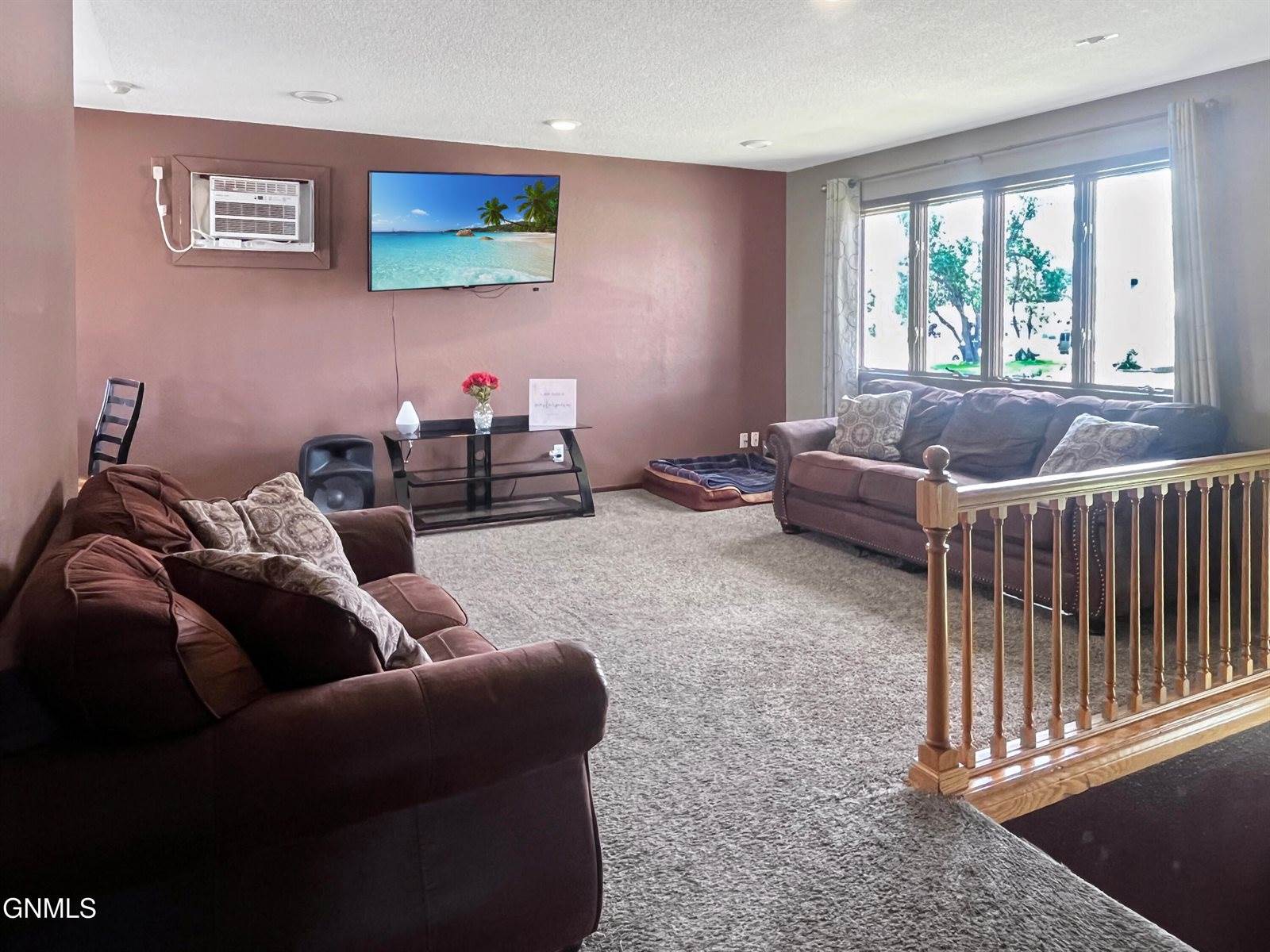 910 8th Avenue West, Williston, ND 58801