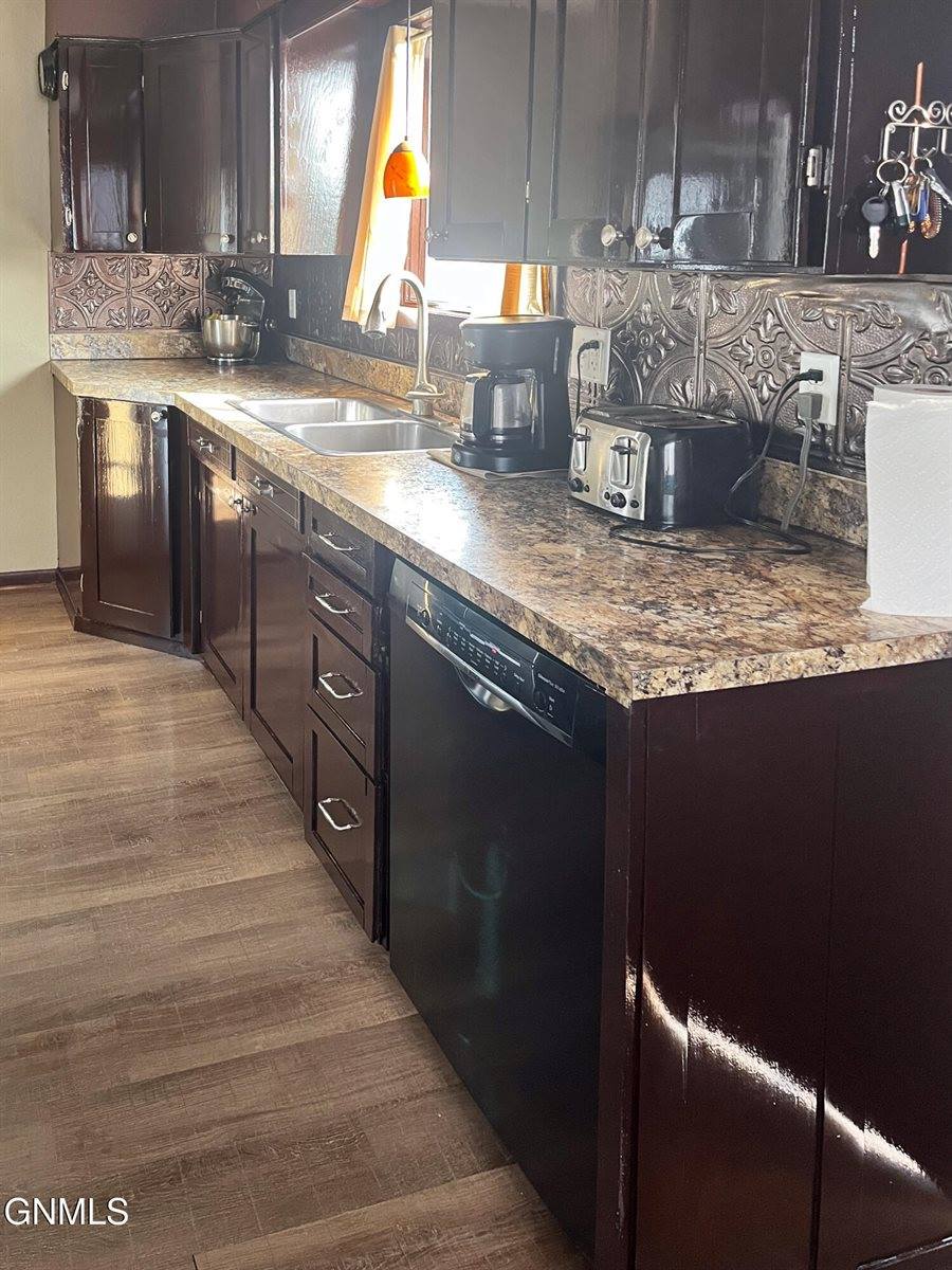 910 8th Avenue West, Williston, ND 58801