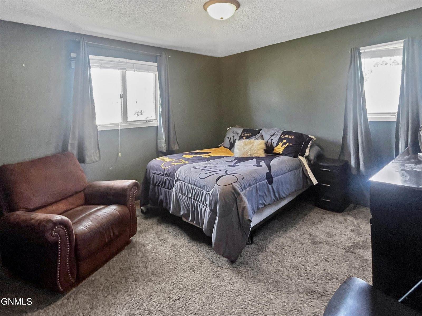 910 8th Avenue West, Williston, ND 58801