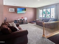 910 8th Avenue West, Williston, ND 58801