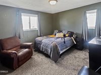 910 8th Avenue West, Williston, ND 58801