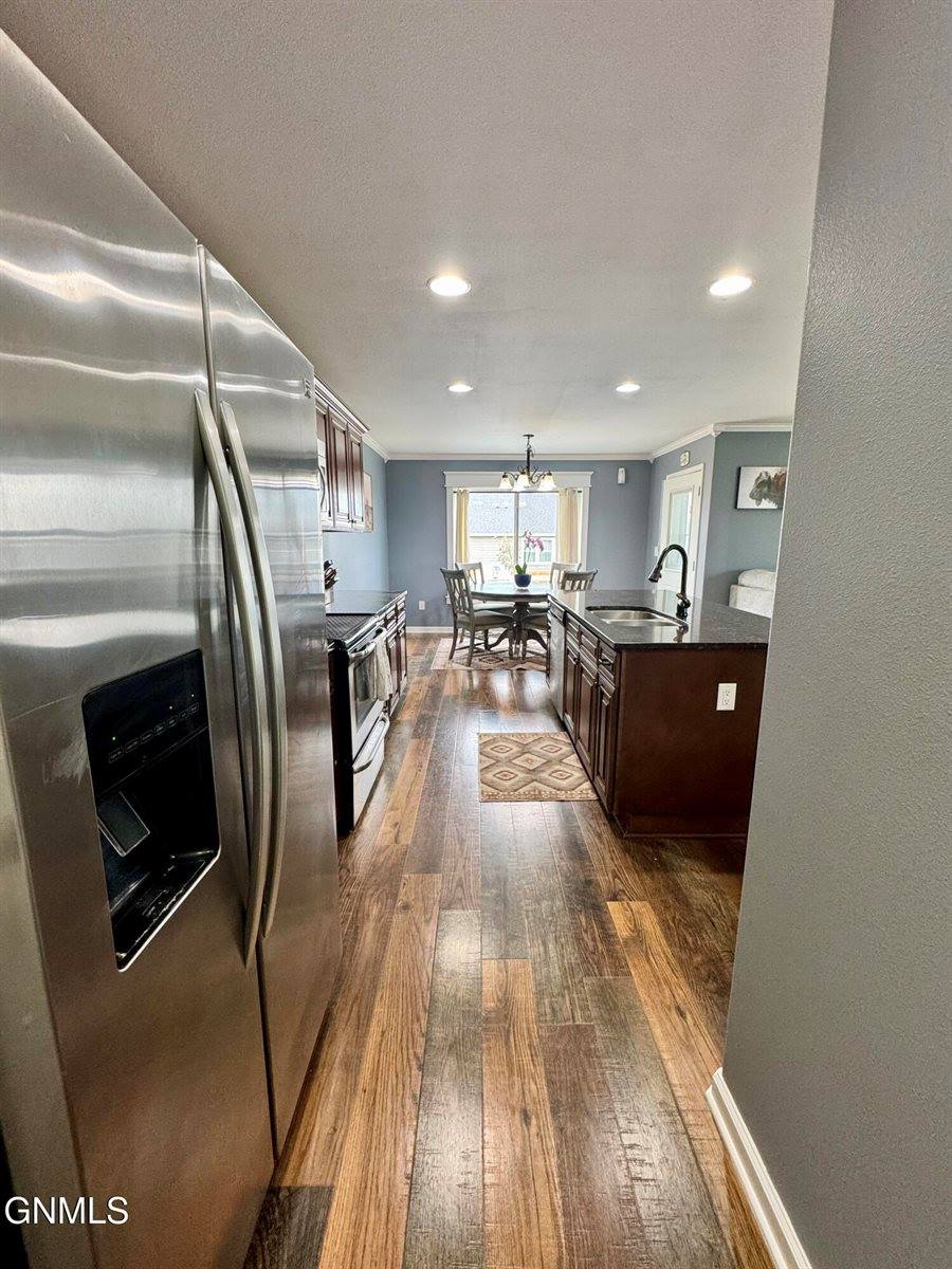 5809 Vanessa Avenue, Williston, ND 58801