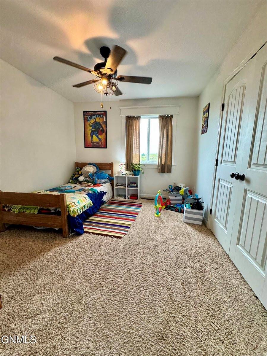 5809 Vanessa Avenue, Williston, ND 58801