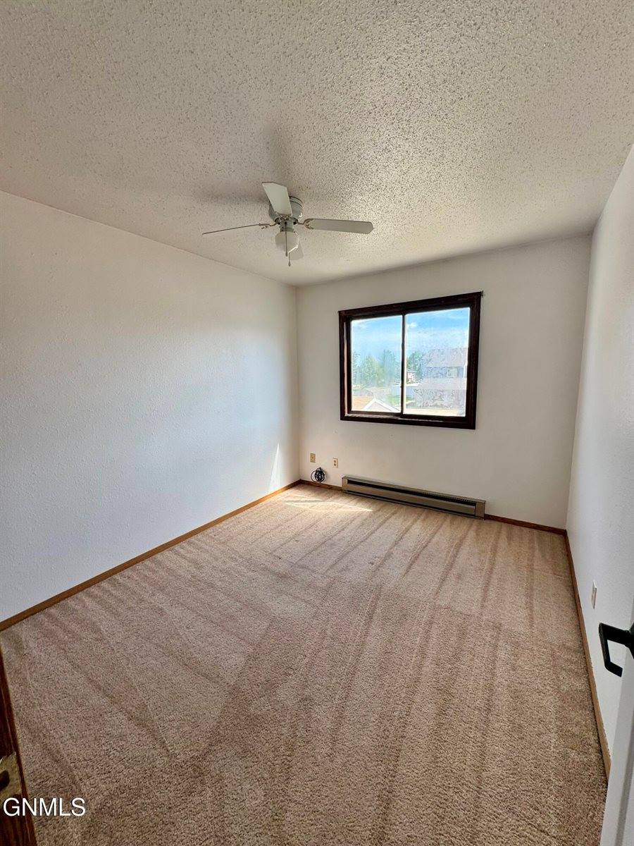 2609 18th Avenue West, Williston, ND 58801