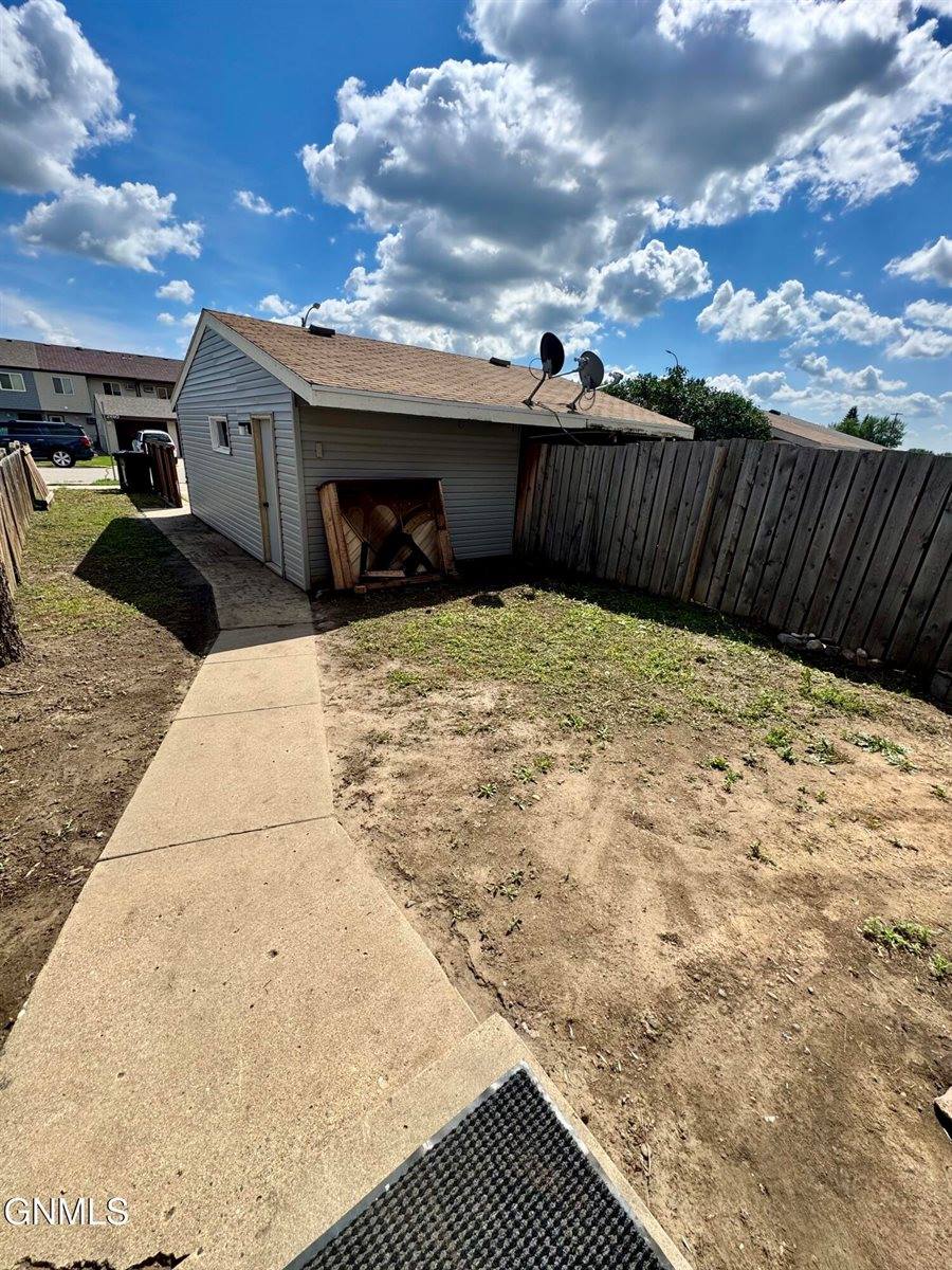 2609 18th Avenue West, Williston, ND 58801