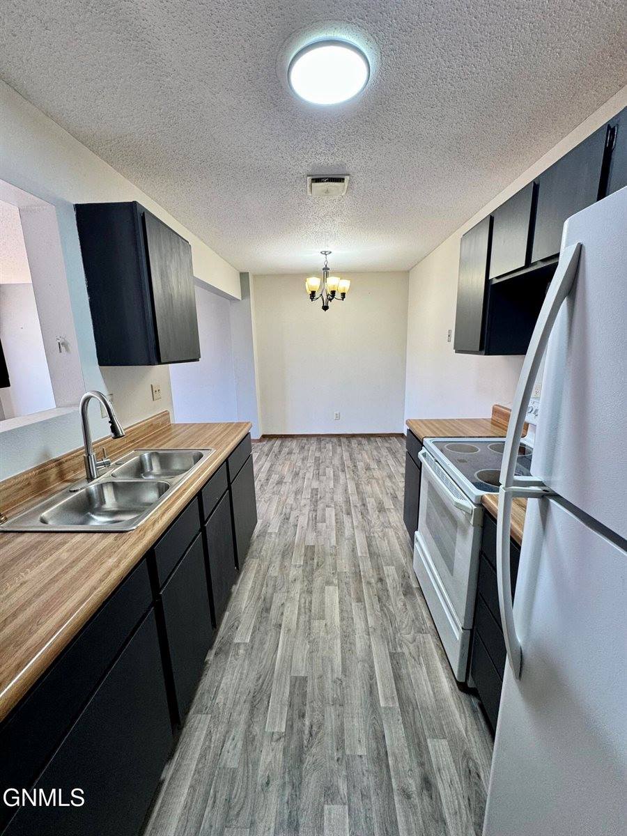 2609 18th Avenue West, Williston, ND 58801