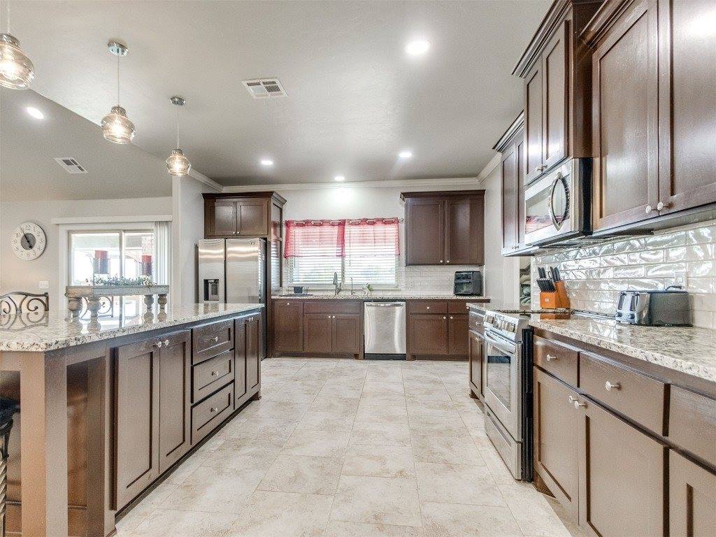 4210 Paradise Drive, Blanchard, OK 73010