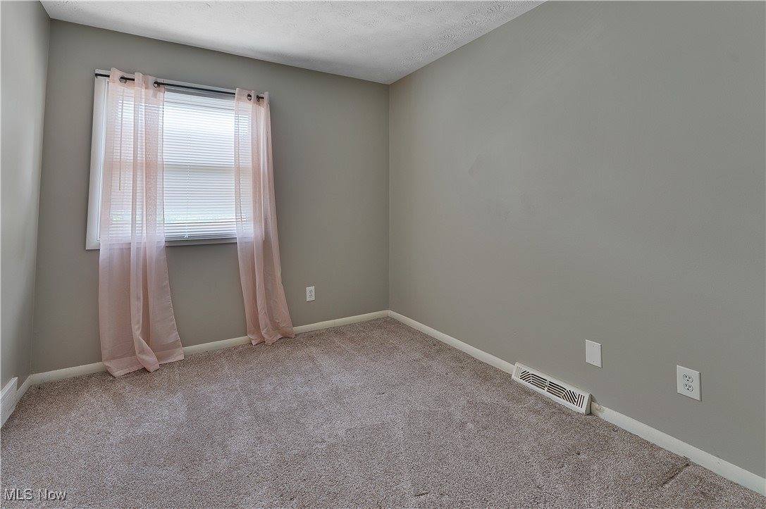 3012 Ivy Hill Circle, Cortland, OH 44410