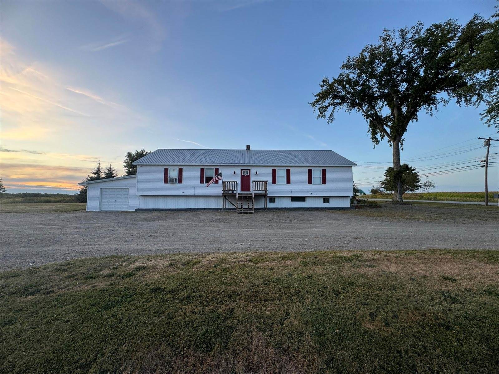 9 Main Street, Corinth, ME 04427