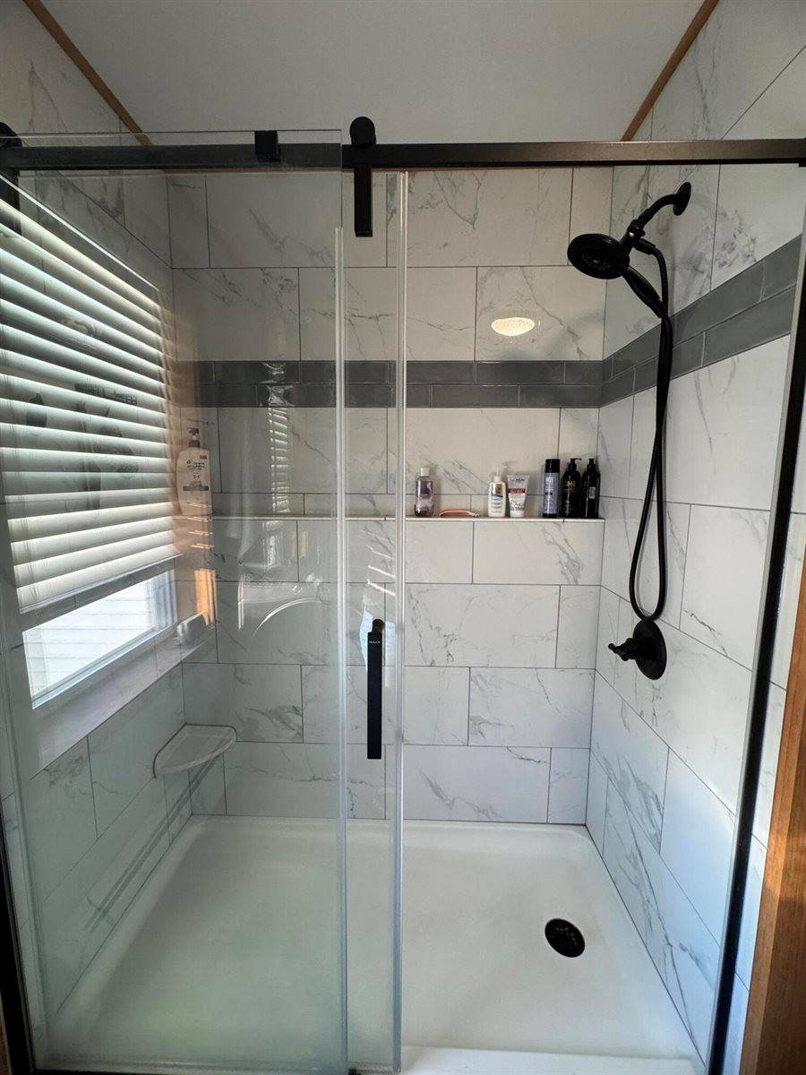 9 Main Street, Corinth, ME 04427