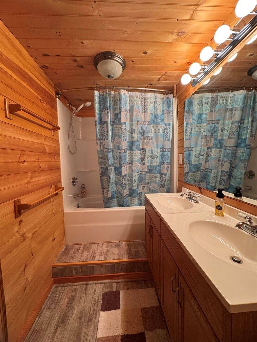 9 Main Street, Corinth, ME 04427