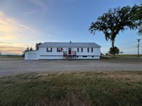 9 Main Street, Corinth, ME 04427