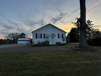 9 Main Street, Corinth, ME 04427