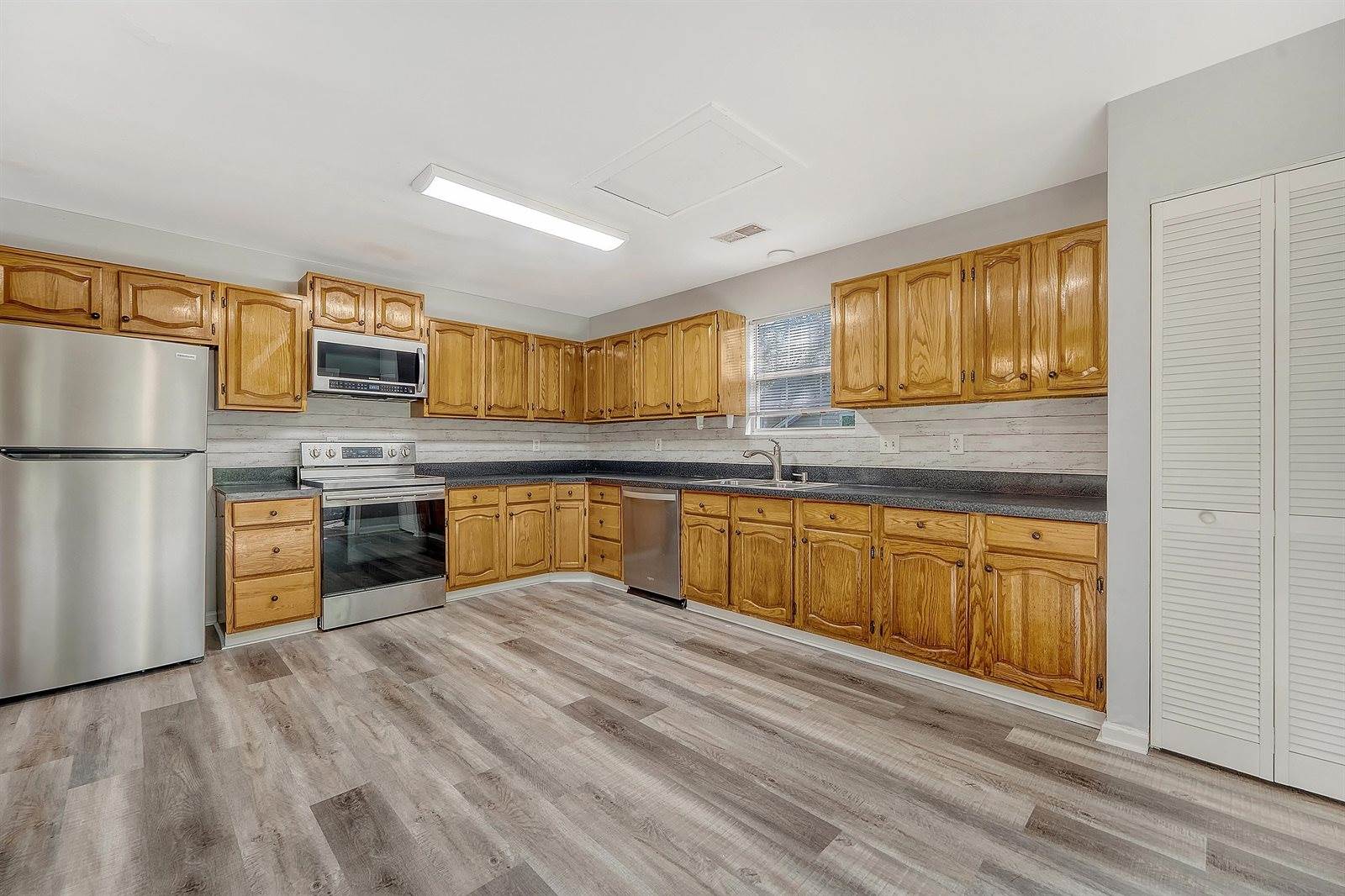 8212 Continental Court, North Charleston, SC 29420