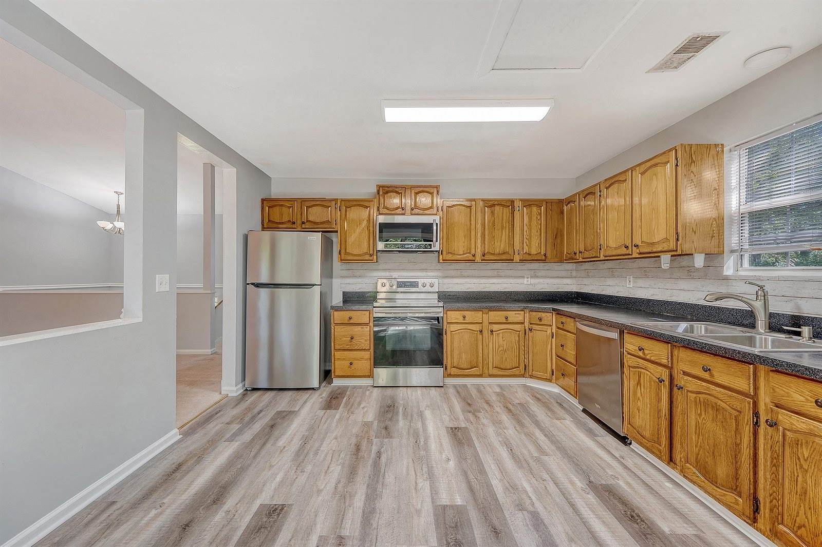 8212 Continental Court, North Charleston, SC 29420