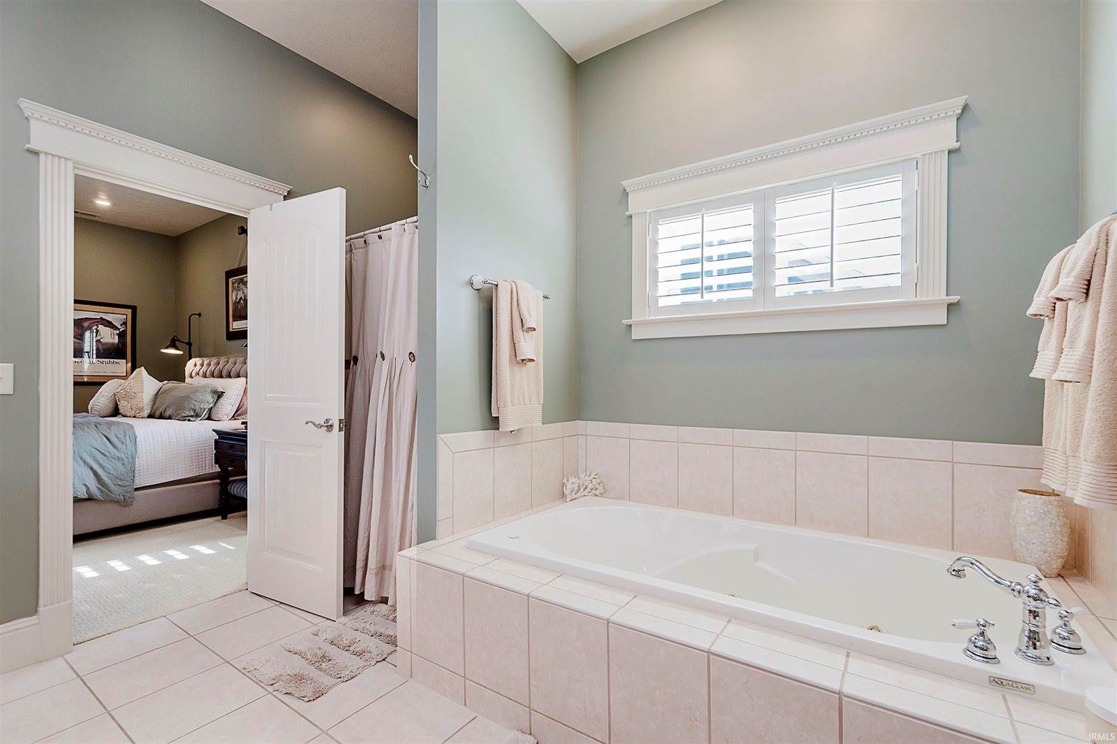 1808 N Sawmill Lane, Muncie, IN 47304